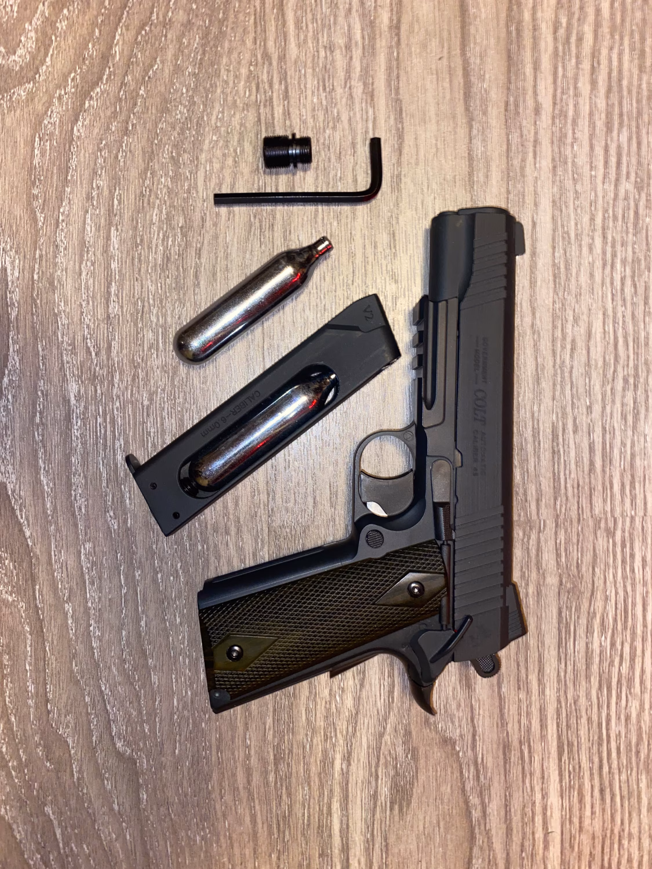 Cybergun Colt M1911 Rail CO2 NBB