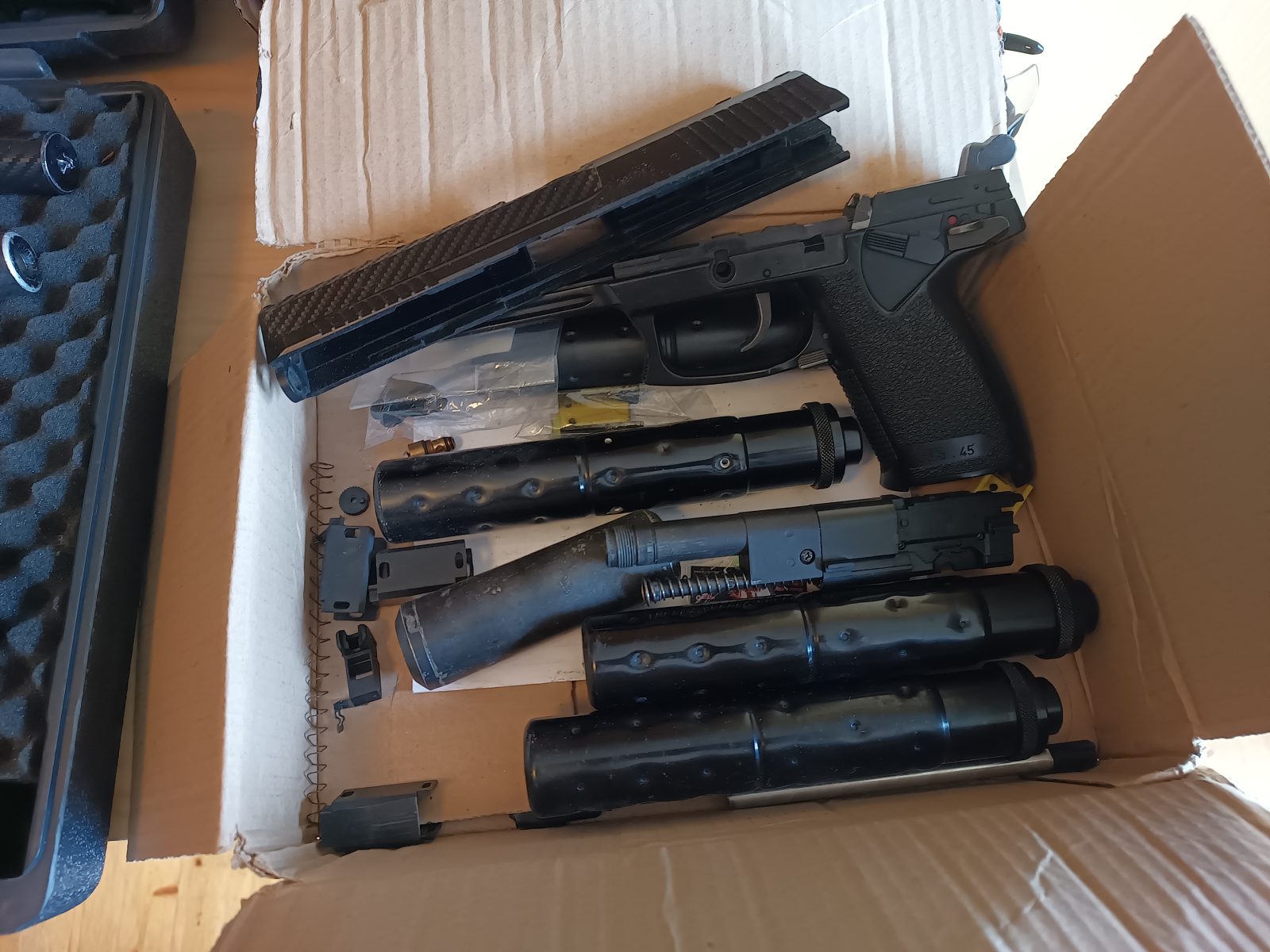 Mk23 pari ja oheistavaraa