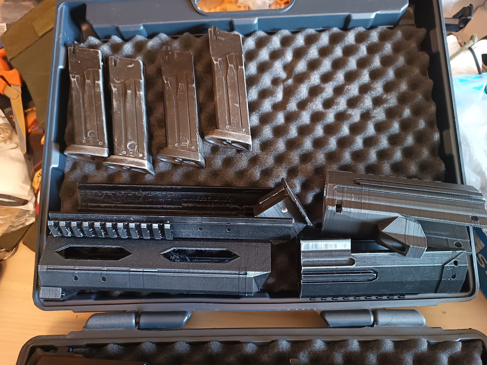 Mk23 pari ja oheistavaraa